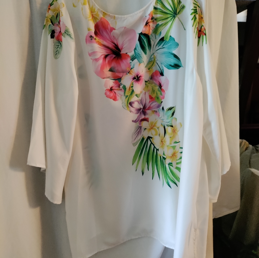 Passport Floral Print Top Flowey Sleeve Bottom Hemline Size XL NWT. - Picture 4 of 13